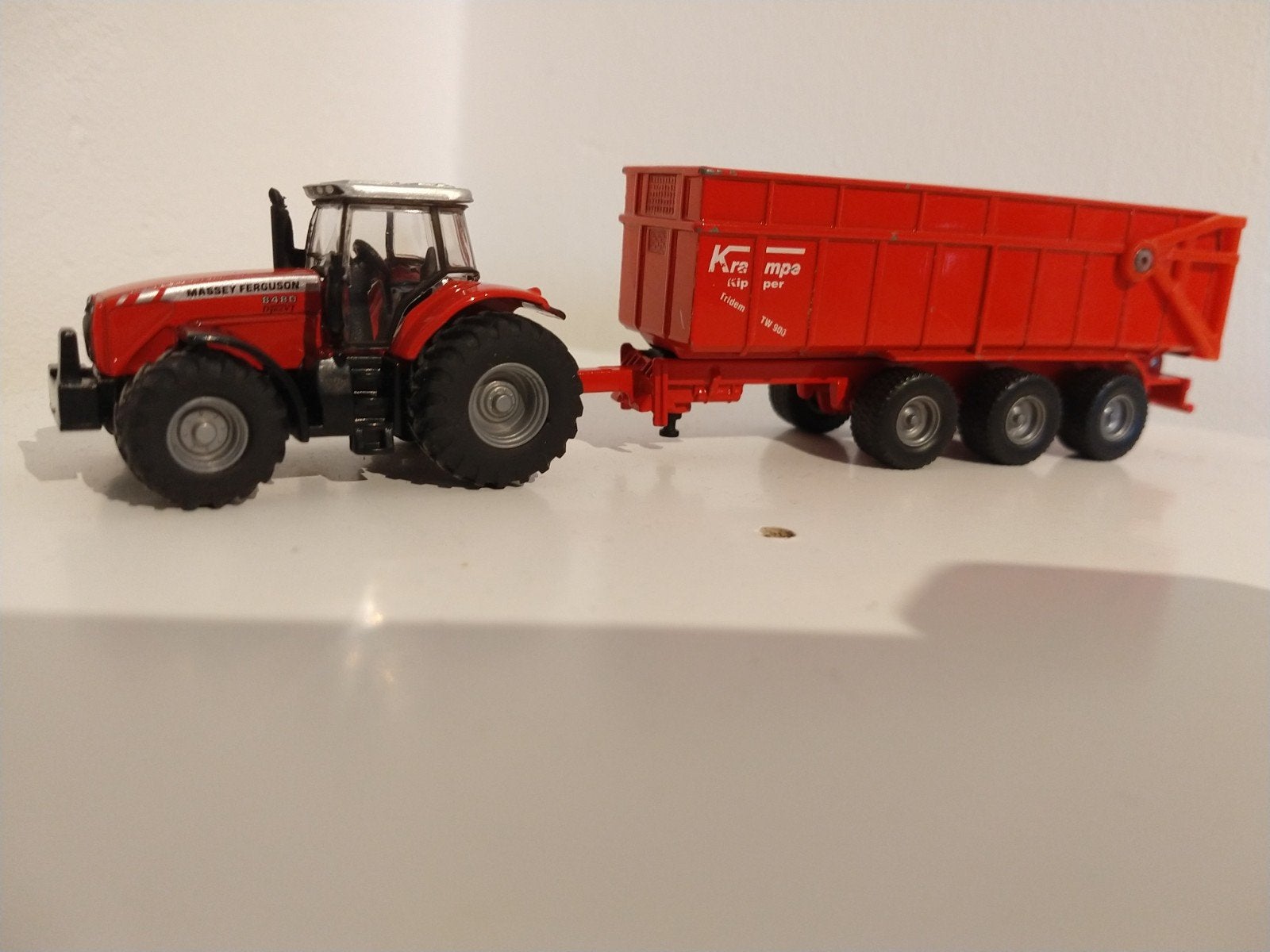 Massey Ferguson tractor met Krampe kipper 1:87, Ophalen of Verzenden, Gebruikt, Hijskraan, Tractor of Landbouw