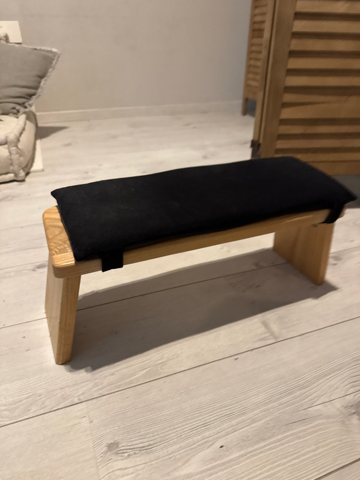 Houten meditatiebankje met kussen, Huis en Inrichting, Ophalen, Zo goed als nieuw, Hout