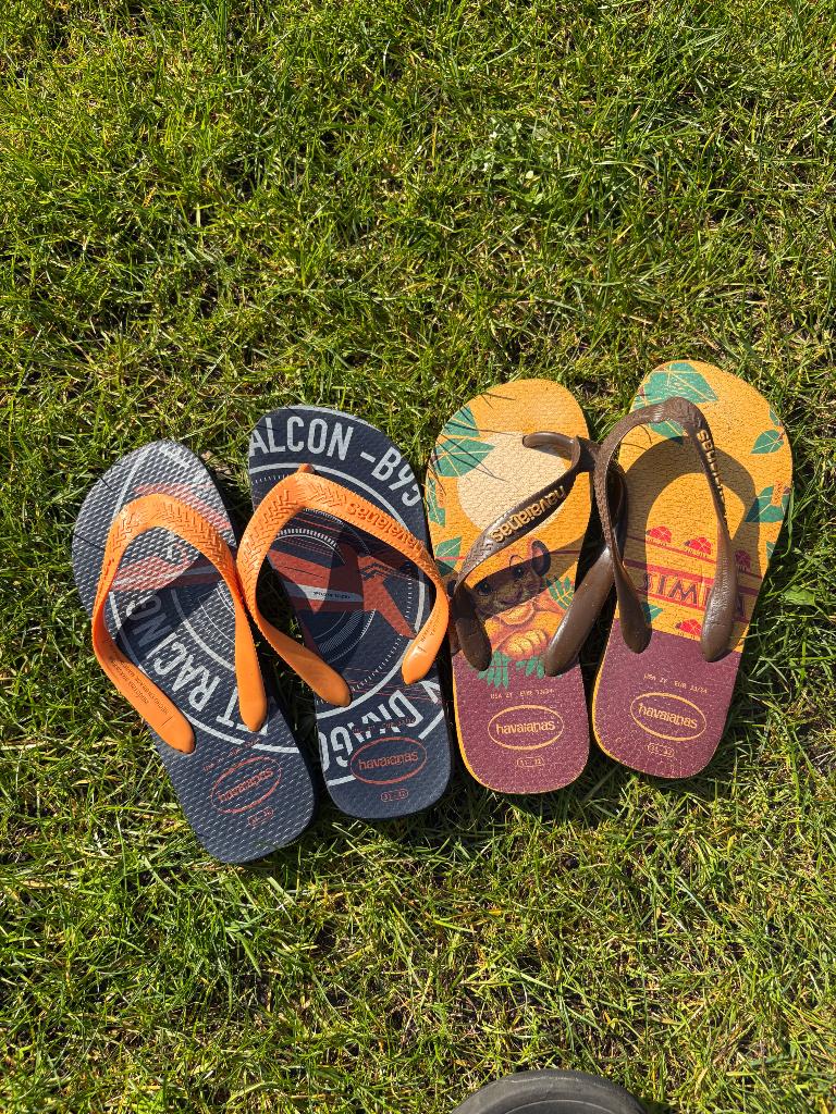 Havaianas slippers 31 - 32 2 paar voor 5 euro., Kinderen en Baby's, Kinderkleding | Schoenen en Sokken, Gebruikt, Verzenden, Jongen of Meisje