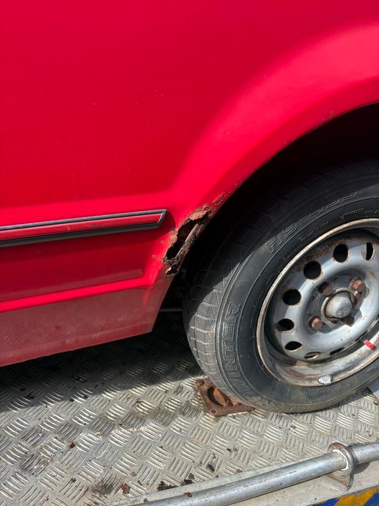 Ford 1990 Rood, Voorwielaandrijving, 4 cilinders, 755 kg, 427 kg