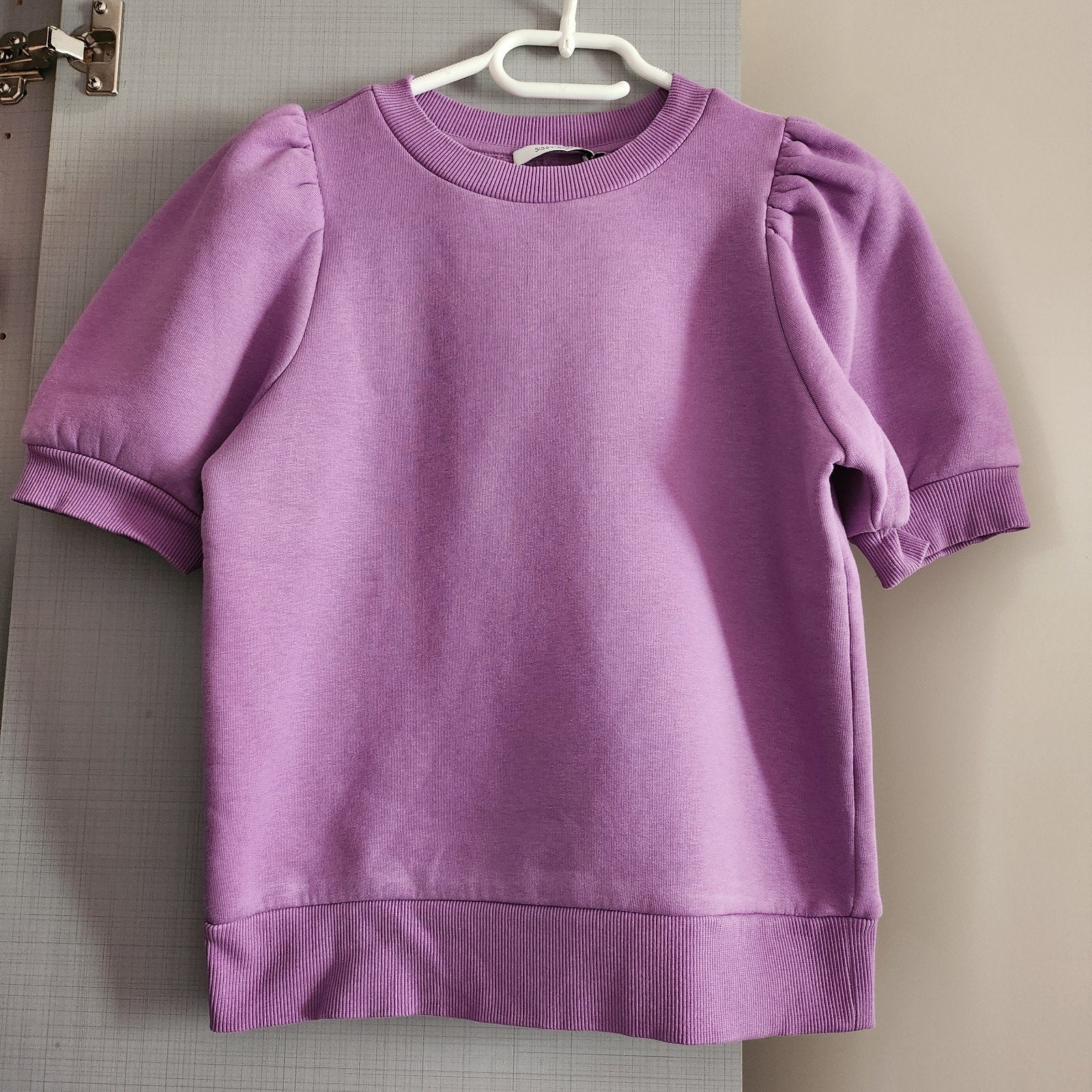 Sissy Boy paarse sweater met pofmouwen maat XS, Verzenden, Paars, Zo goed als nieuw, Korte mouw