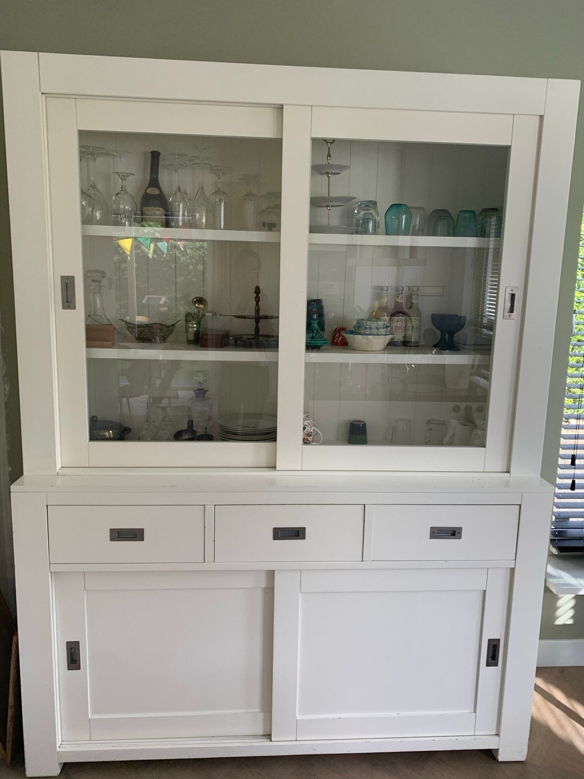 Witte buffetkast met schuifdeuren en lades, Huis en Inrichting, Kasten | Buffetkasten, Ophalen, Gebruikt, 200 cm of meer, 150 tot 200 cm