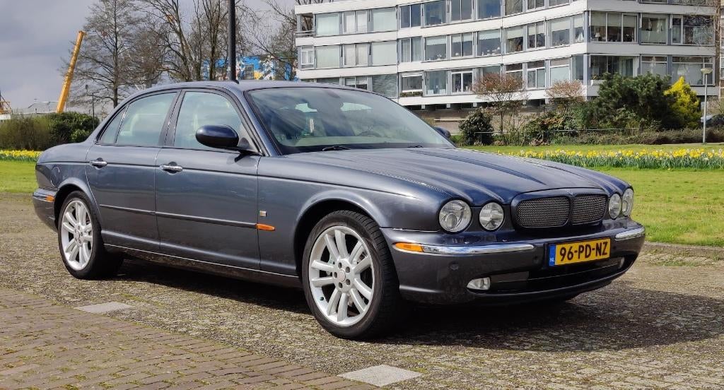 Jaguar XJ 4.2 Supercharged NL, Automaat, Achterwielaandrijving, 1634 kg, Navigatiesysteem