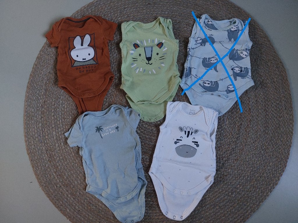 Vier rompers korte mouw en mouwloos - mt 50 - 56, Kinderen en Baby's, Babykleding | Maat 50, Nacht- of Onderkleding, Gebruikt