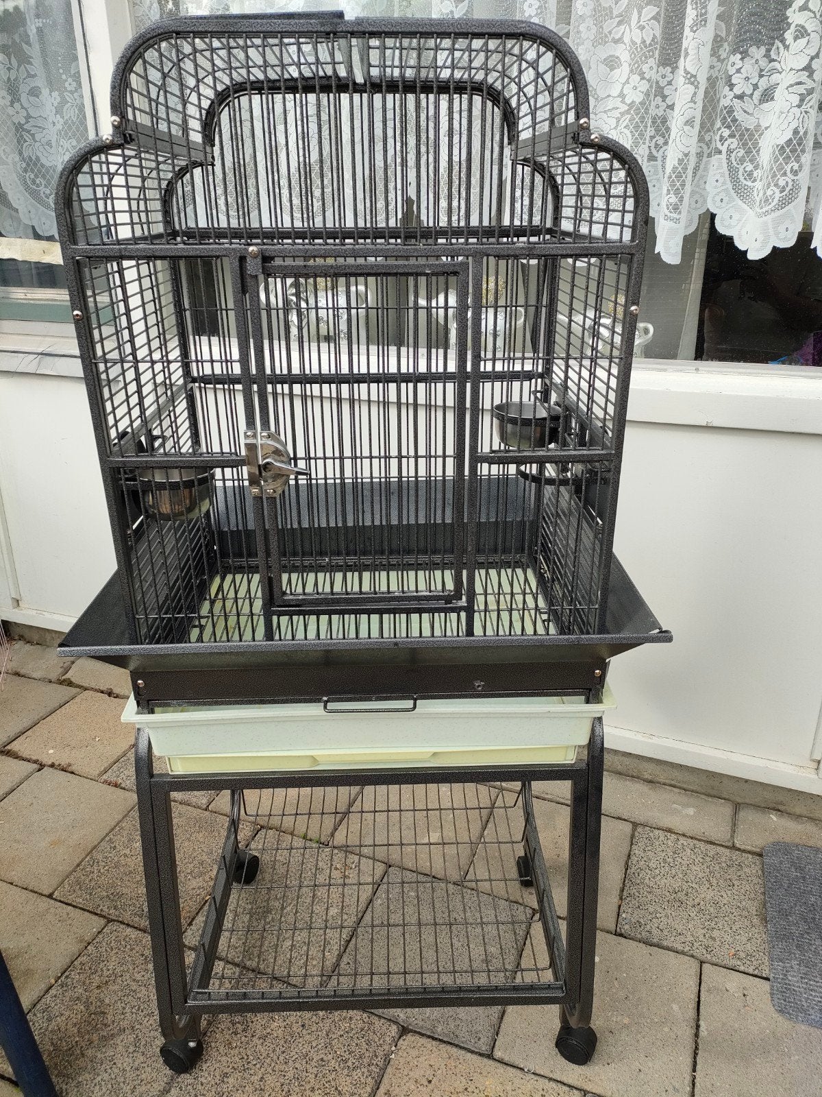 Mooie vogelkooi op standaard, Ophalen, Zo goed als nieuw, Metaal, Vogelkooi