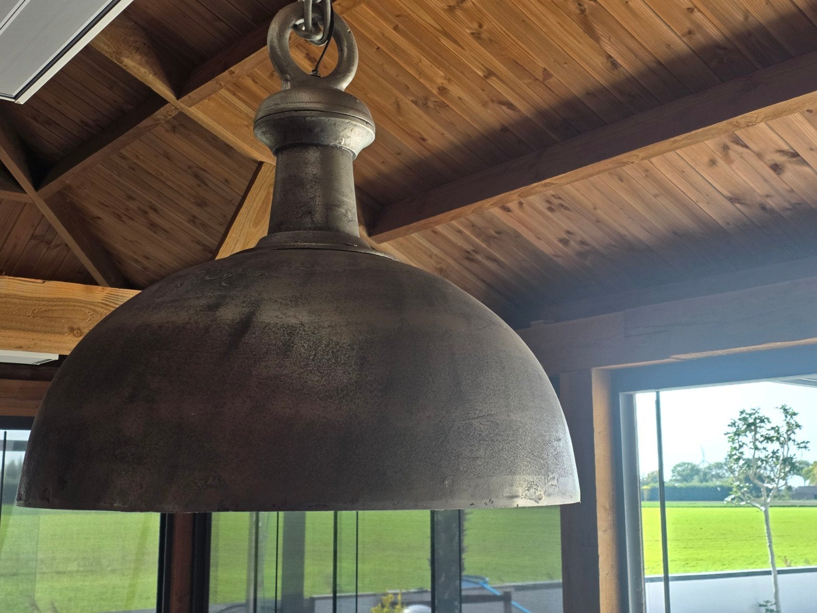 grote gietijzeren (aluminium) lamp