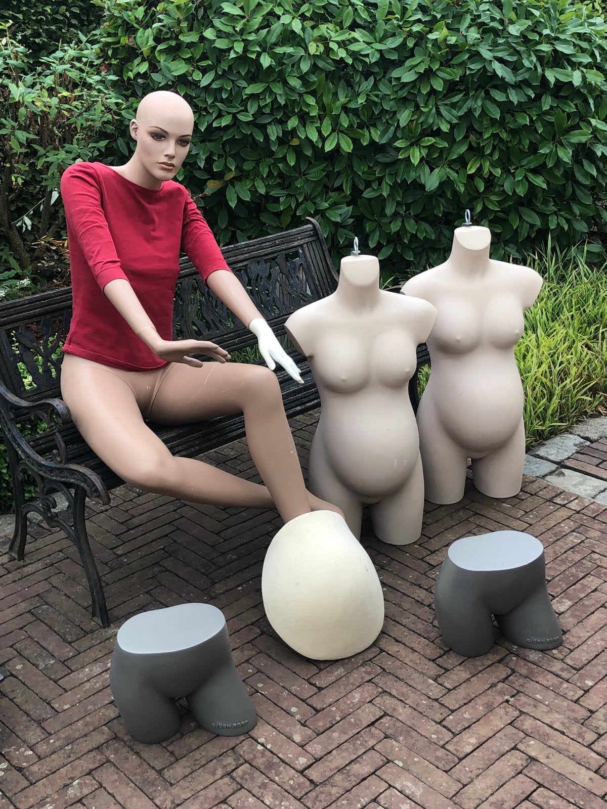 Mannequins en torso's voor etalage of decoratie, Ophalen