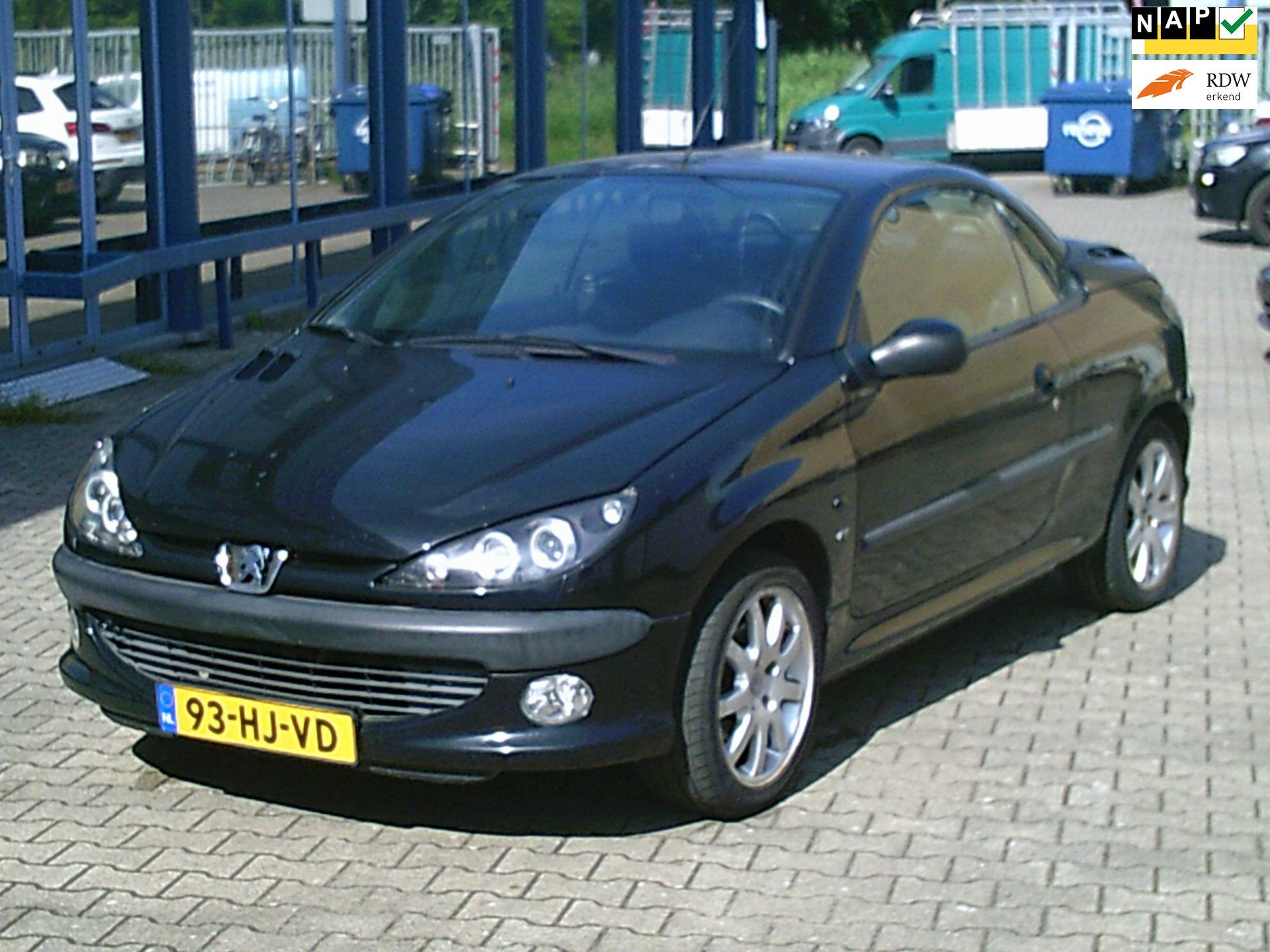 Peugeot 206 CC 2.0-16V Cabrio Apk 23-4-2027 Stuurbekr LM-Vel, Auto's, Zwart, 4 cilinders, Cabriolet, 4 stoelen