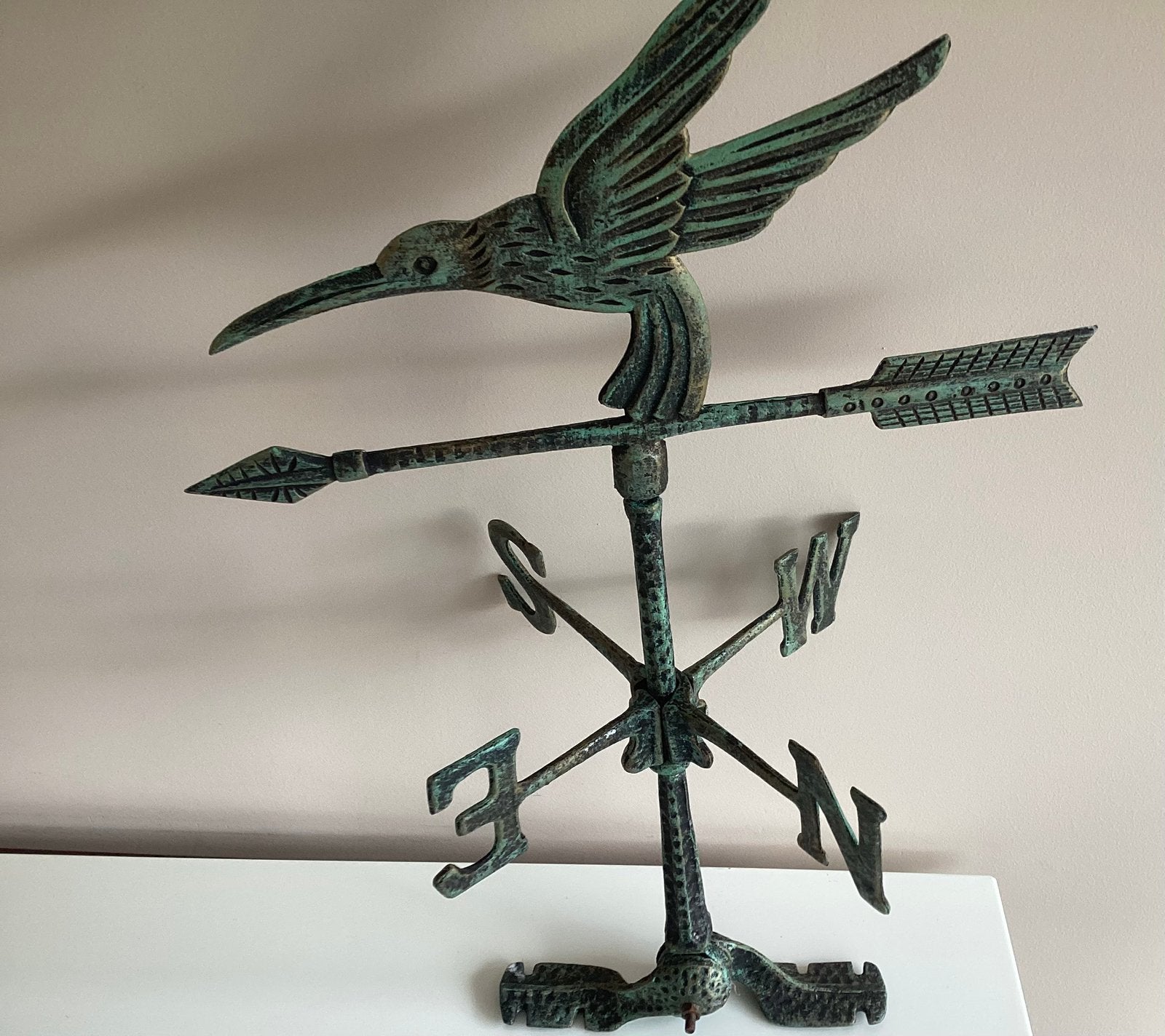 Decoratieve metalen windwijzer met een verdigris  afwerking,, Ophalen of Verzenden, Zo goed als nieuw