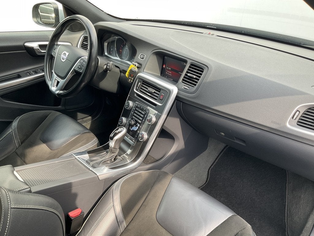Volvo V60 1.5 T3 Nordic+ R-Design Automaat Stoelverw. Trekha, Auto's, Volvo, Euro 6, 4 cilinders, Blauw, Origineel Nederlands
