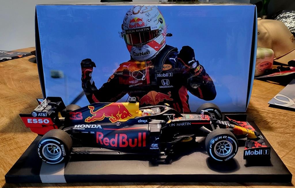 Max Verstappen RB16 70th Anniversary GP 2020 1:18, Ophalen of Verzenden