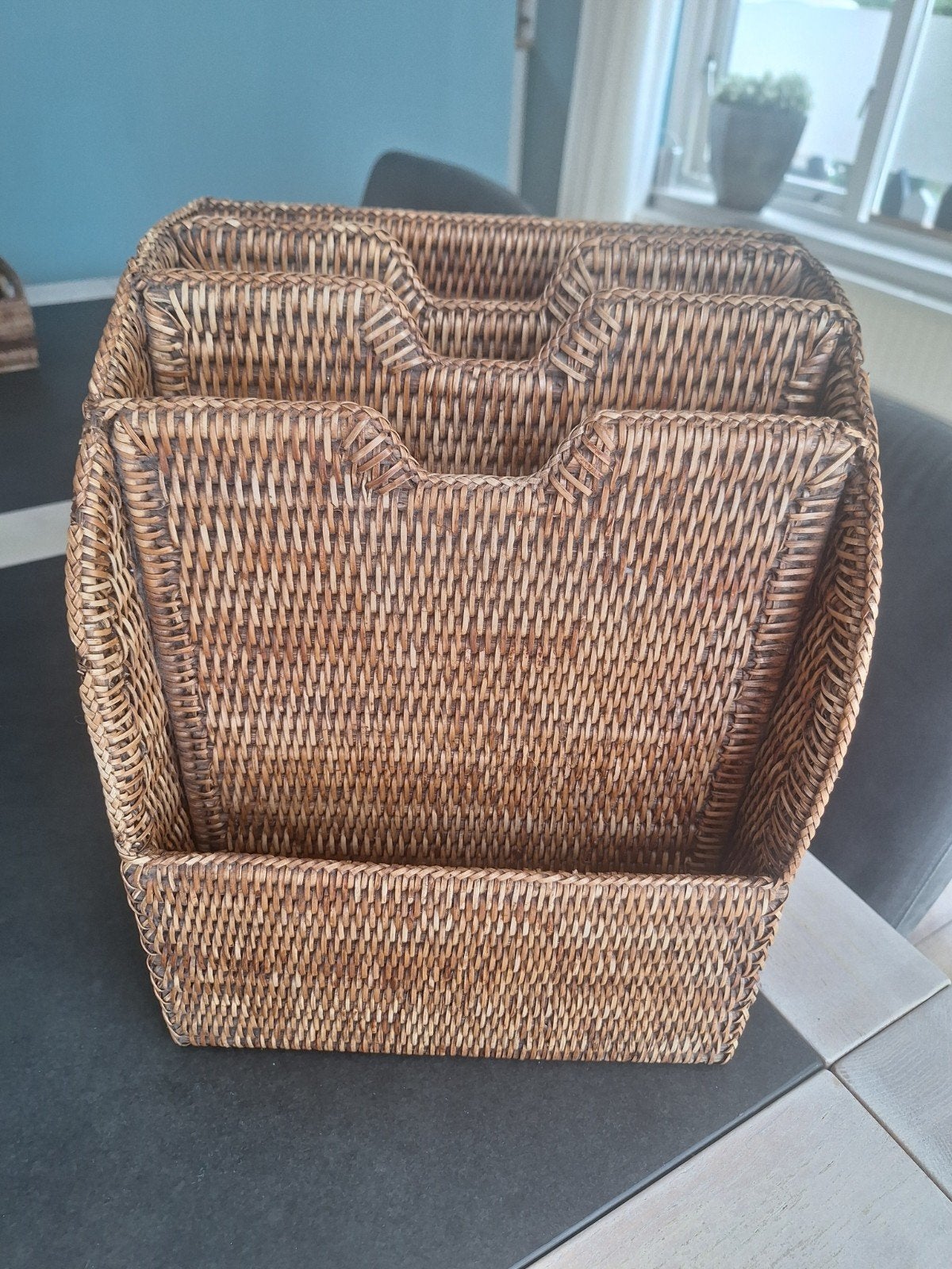 Vintage rotan magazine houder, Huis en Inrichting, Woonaccessoires | Krantenbakken en Lectuurbakken, Gebruikt, Ophalen of Verzenden