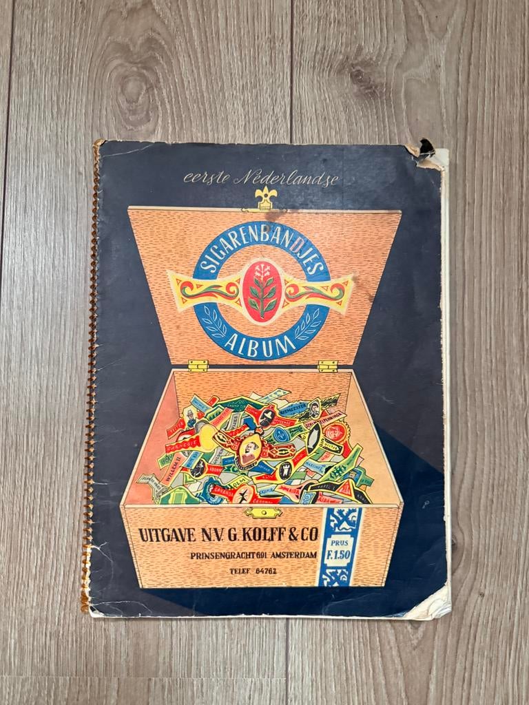 Het eerste Nederlandse Sigarenbandjes Album uit 1952, Ophalen of Verzenden, Gebruikt, Sigarenbandjes