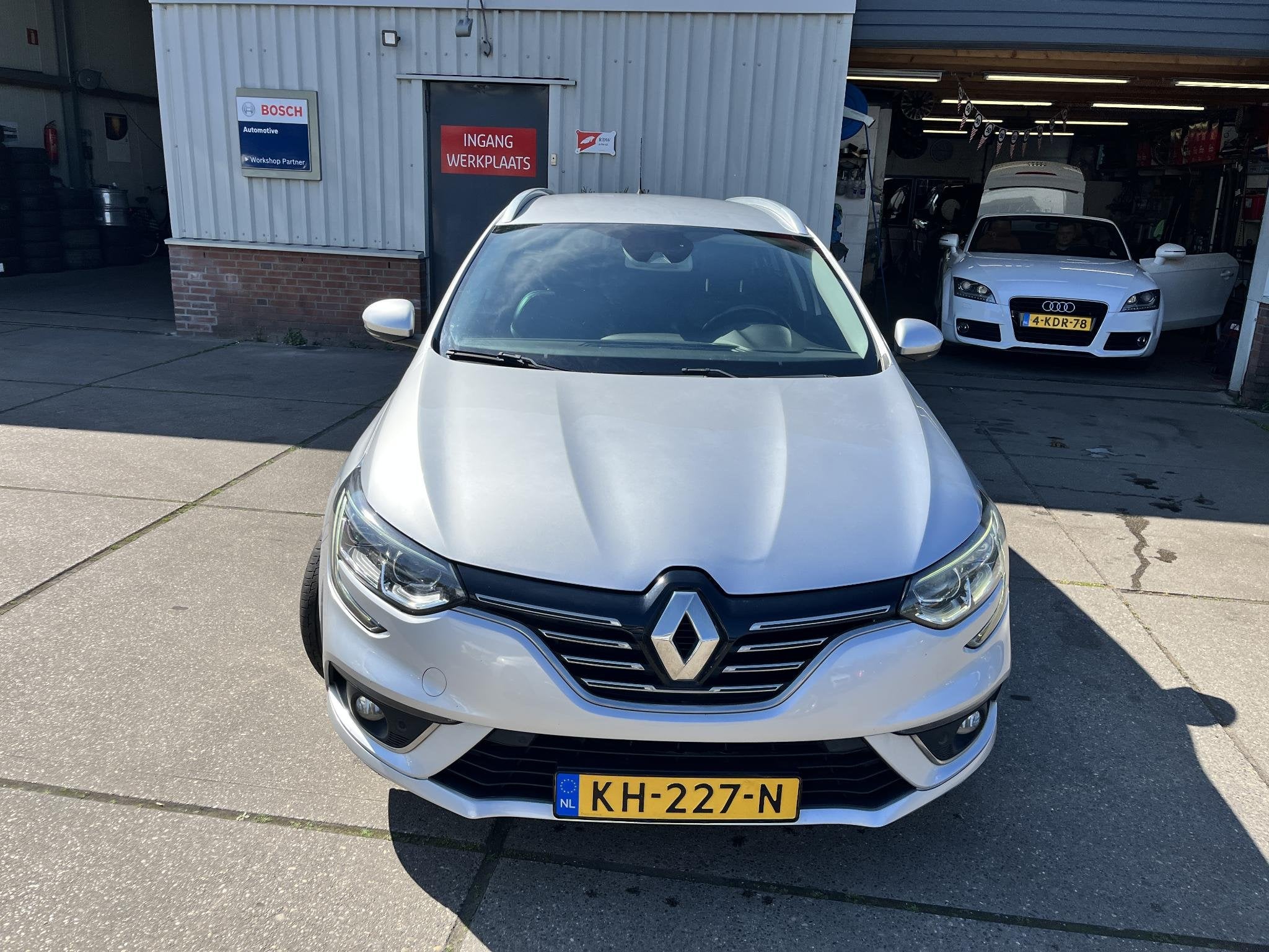 Renault Mégane Estate 1.2 TCe Bose Camera, trekhaak, blinds, Voorwielaandrijving, Gebruikt, 4 cilinders, Origineel Nederlands