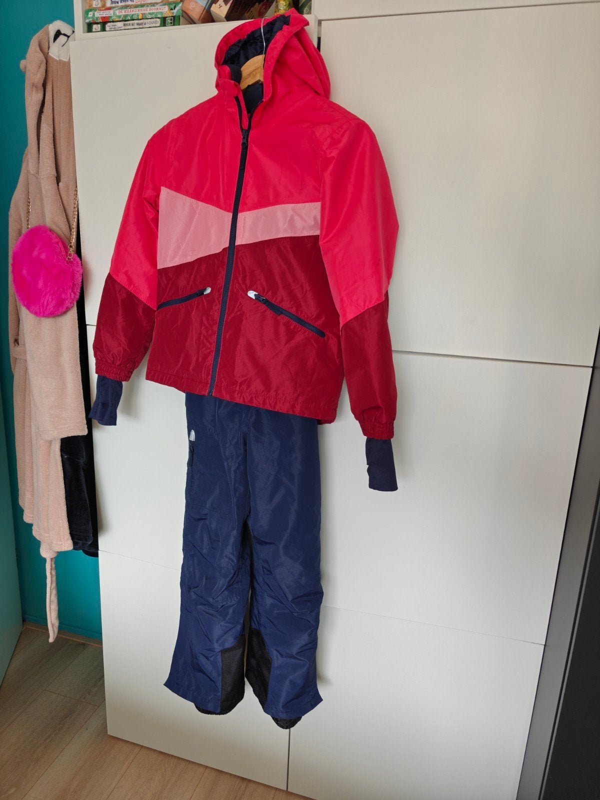 Complete meisjes ski outfit - Jas en broek maat 134/140, Ophalen of Verzenden, Gedragen, Maat 34 (XS) of kleiner, Pak