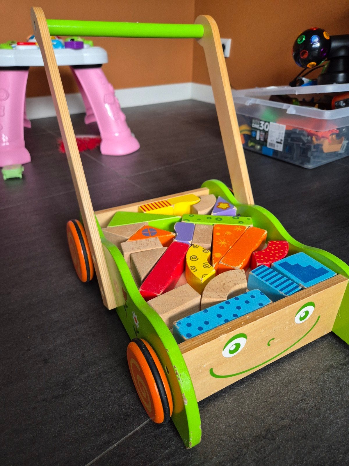 Houten loopwagen met bouwblokken, Kinderen en Baby's, Speelgoed | Houten speelgoed, Ophalen, Gebruikt, Duw- of Trekspeelgoed