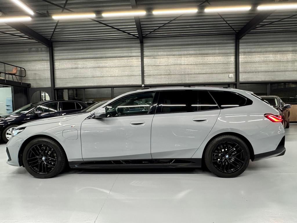BMW 5-serie Touring 530e M-SPORT Pano/Harman/Trekhaak/Led, Automaat, 1998 cc, Achterwielaandrijving, 1800 kg