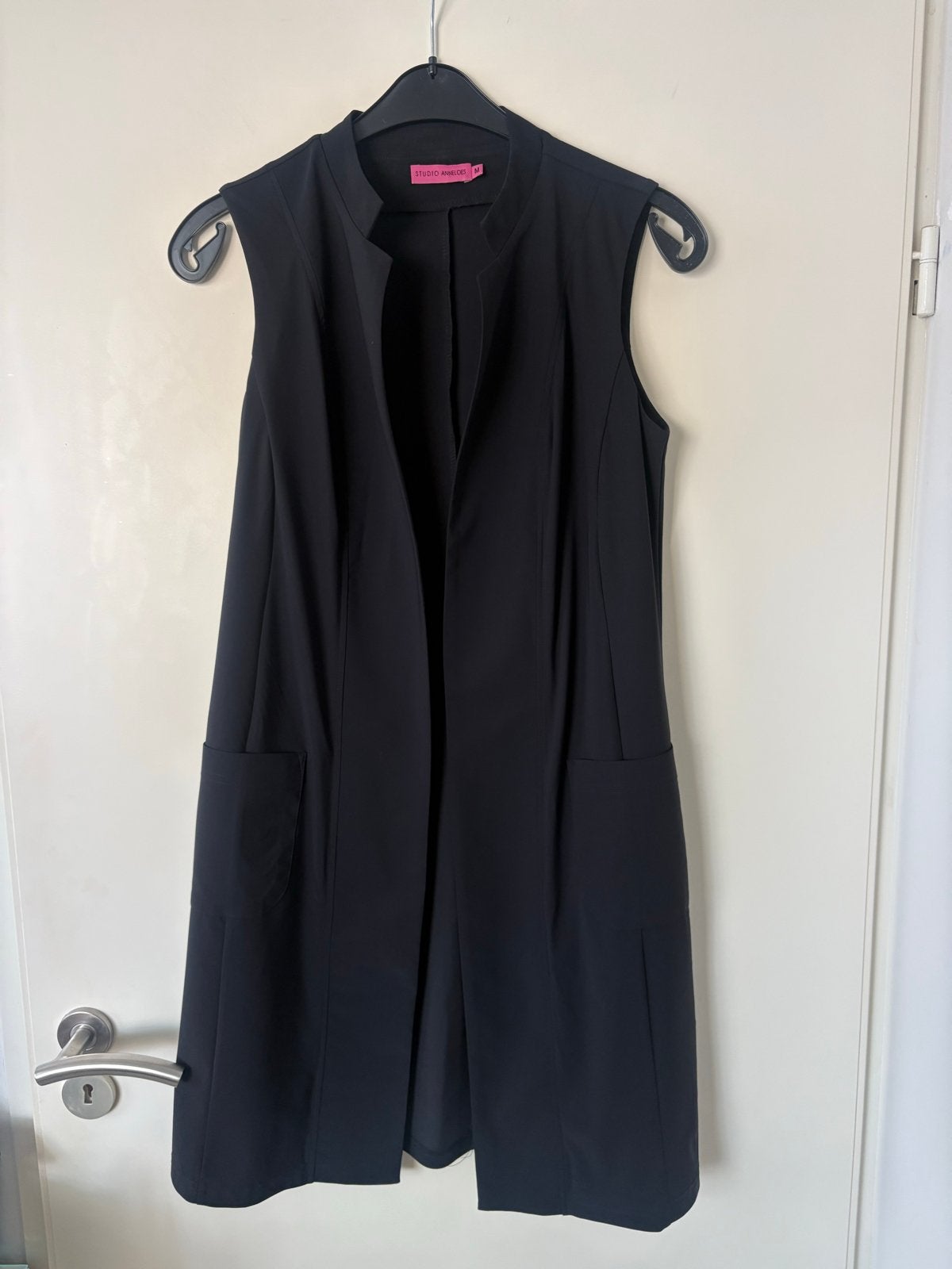 Studio Anneloes Zwart lang gilet, Maat M, Ophalen of Verzenden, Zo goed als nieuw, Maat 38/40 (M), Zwart