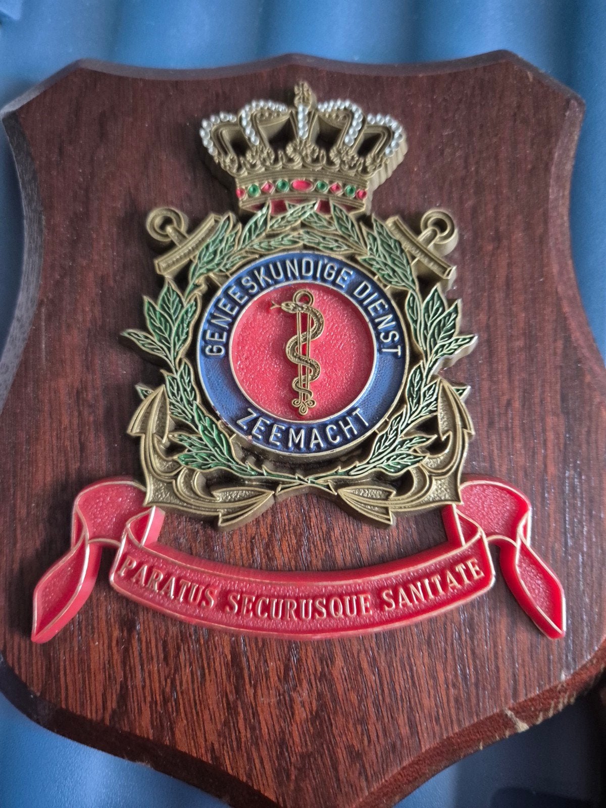 Militair embleem op houten schild - Diverse eenheden, Ophalen of Verzenden, Marine, Embleem of Badge