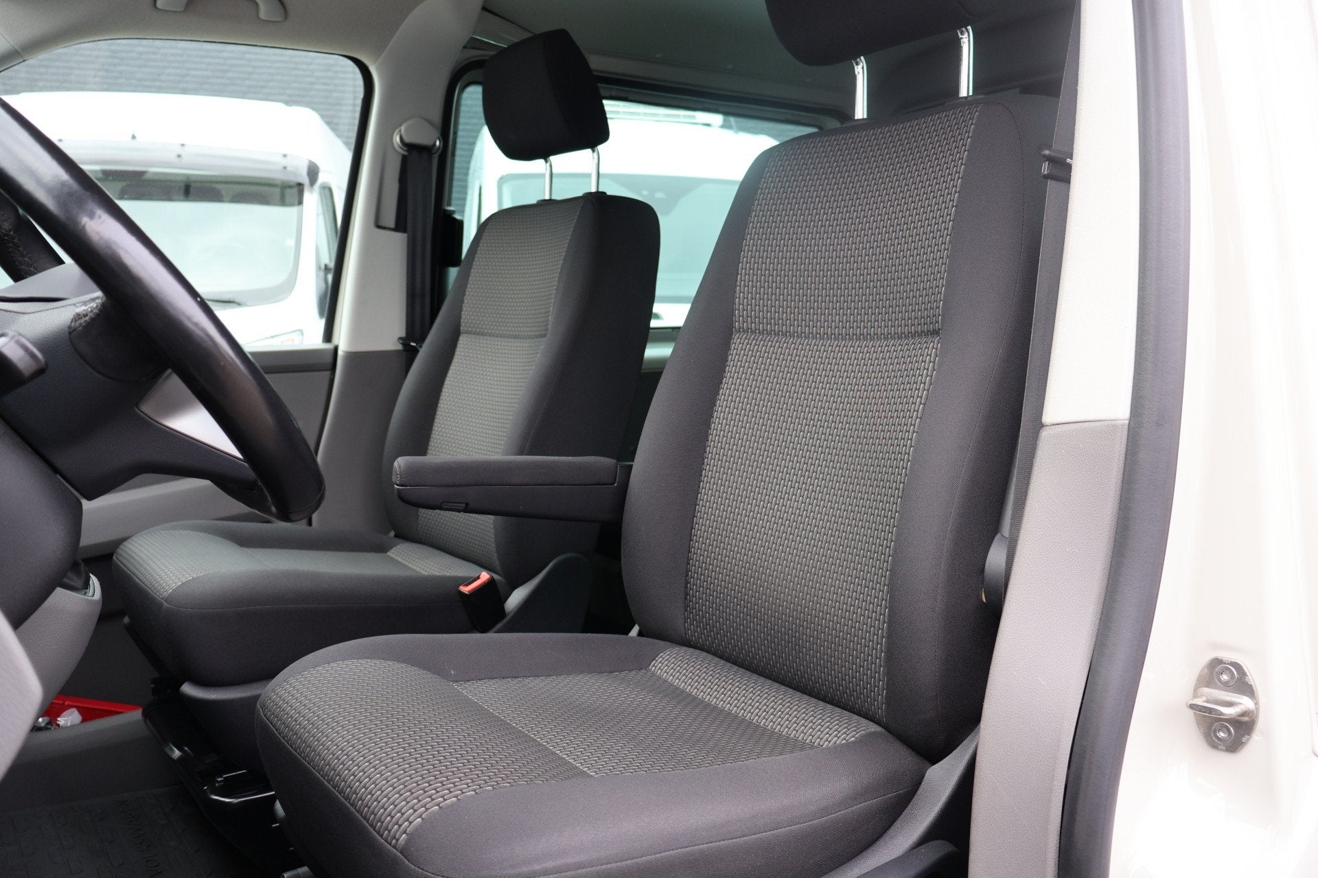 Volkswagen Transporter 2.0 TDI L2 H1 150pk Automaat DC, Auto's, Stof, 4 cilinders, 150 pk, Volkswagen