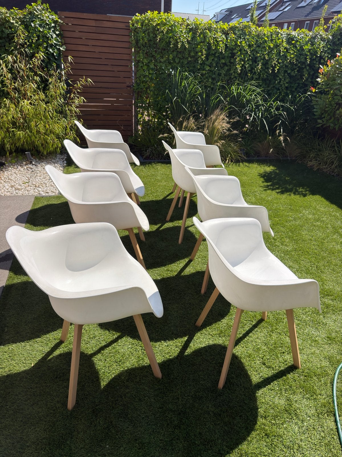Witte kuipstoelen met houtlook poten, Huis en Inrichting, Stoelen, Ophalen, Kunststof, Gebruikt, Wit