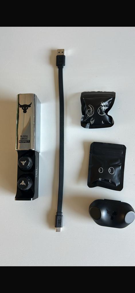 Under Armour Project Rock True Wireless X by JBL, Overige merken, Gebruikt, Draadloos, Op oor (supra aural)