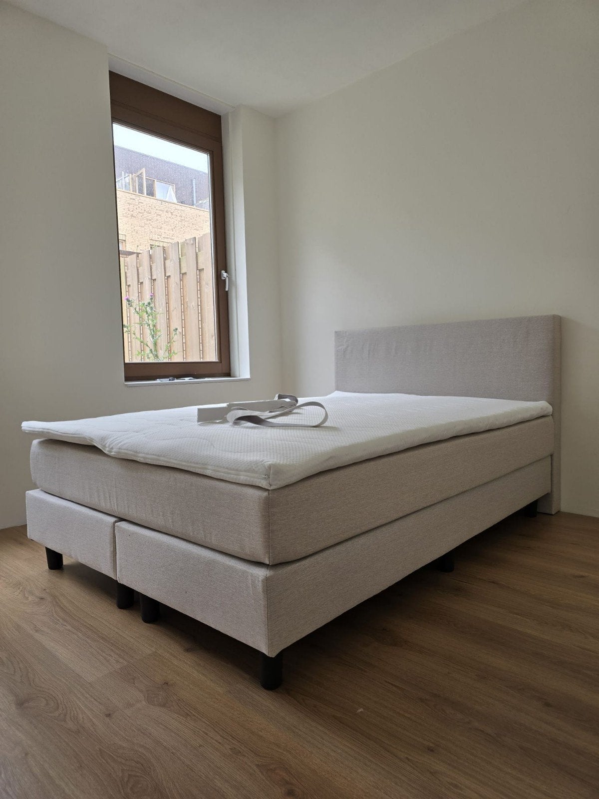 ZGAN boxspring 140x200 zand/beige, Beige, Tweepersoons, Zo goed als nieuw, 200 cm
