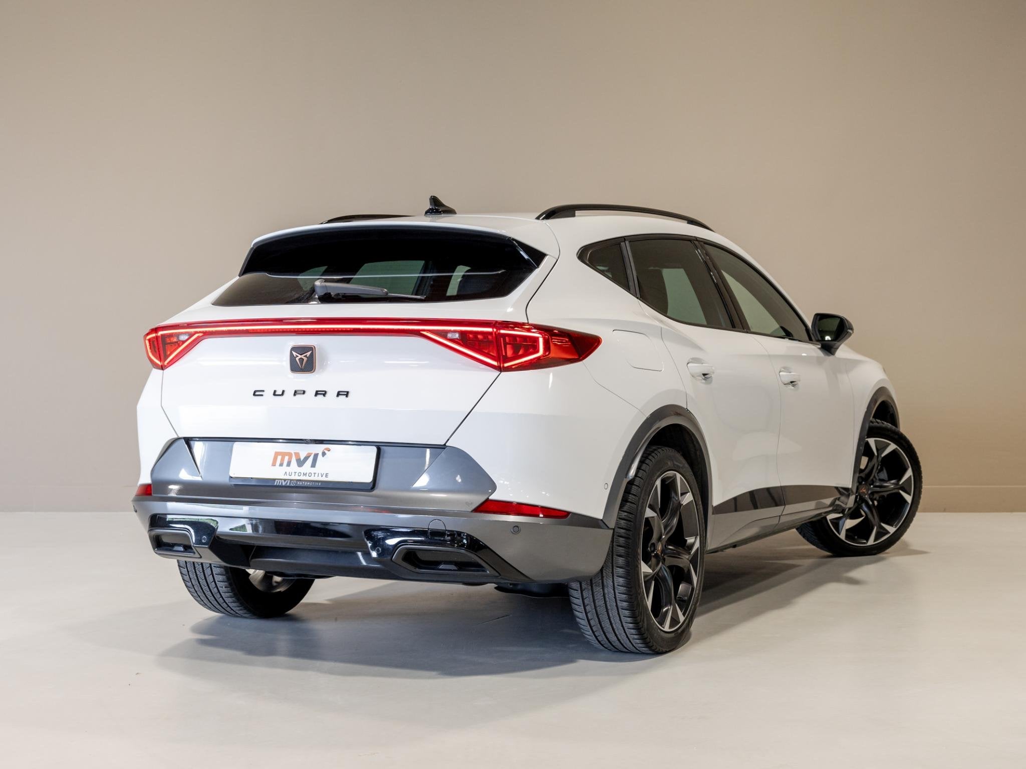 CUPRA Formentor 1.4 e-Hybrid Business SOH 92% / 204pk / Trek, Auto's, Stof, Gebruikt, 4 cilinders, Wit