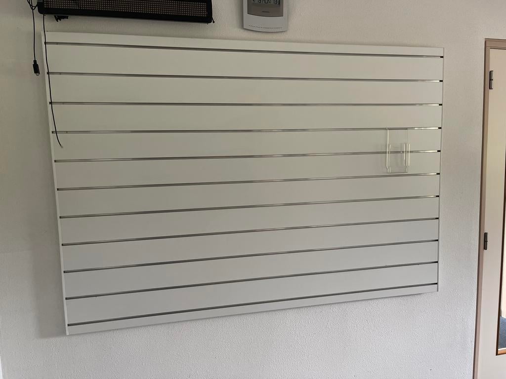 Witte Slatwall Paneel met Aluminium Inserts, Ophalen of Verzenden