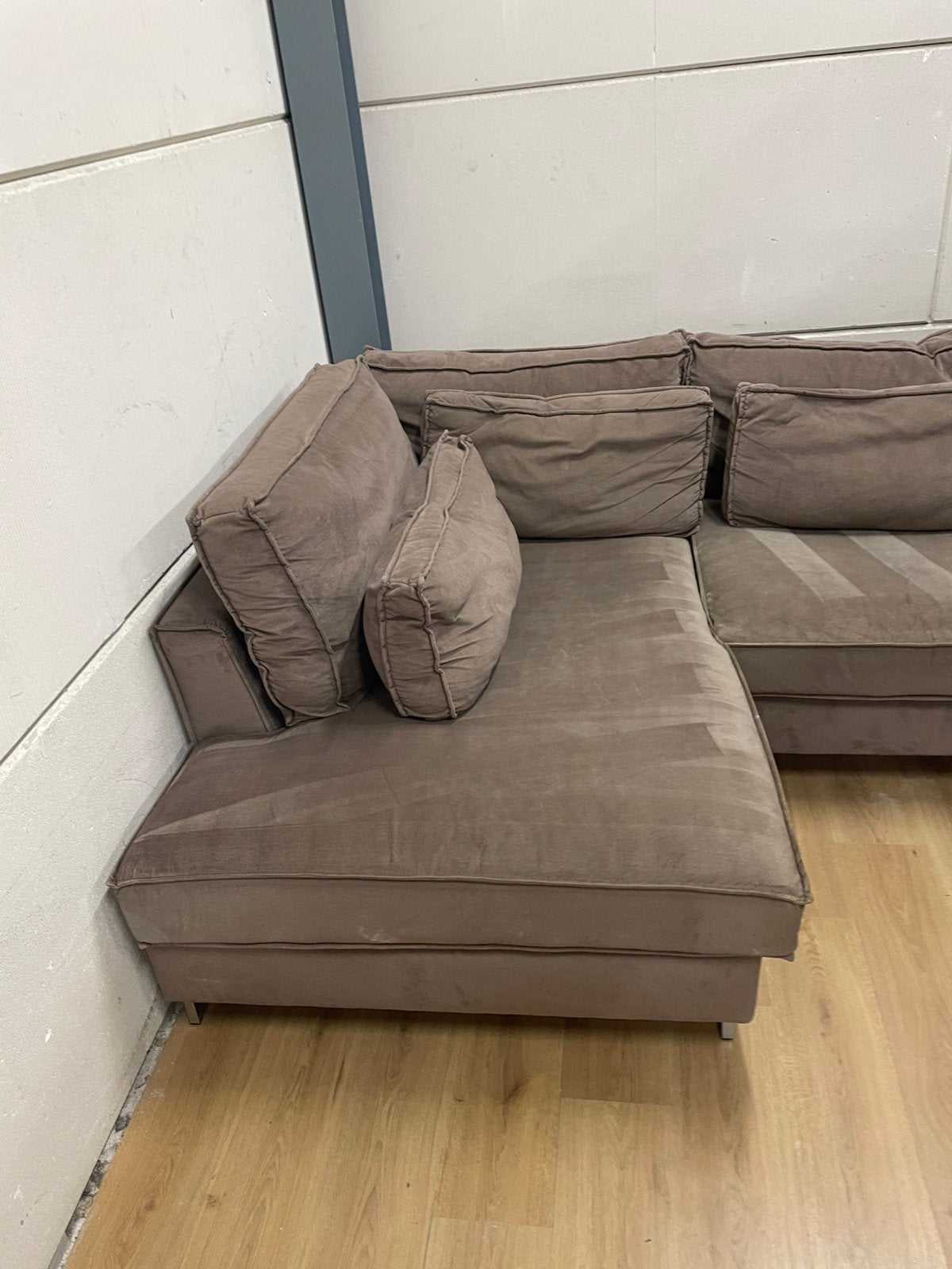 Mooie luxe suede velvet taupe hoekbank - GEREINIGD!!!, Ophalen, Luxe, Hoekbank, 300 cm of meer