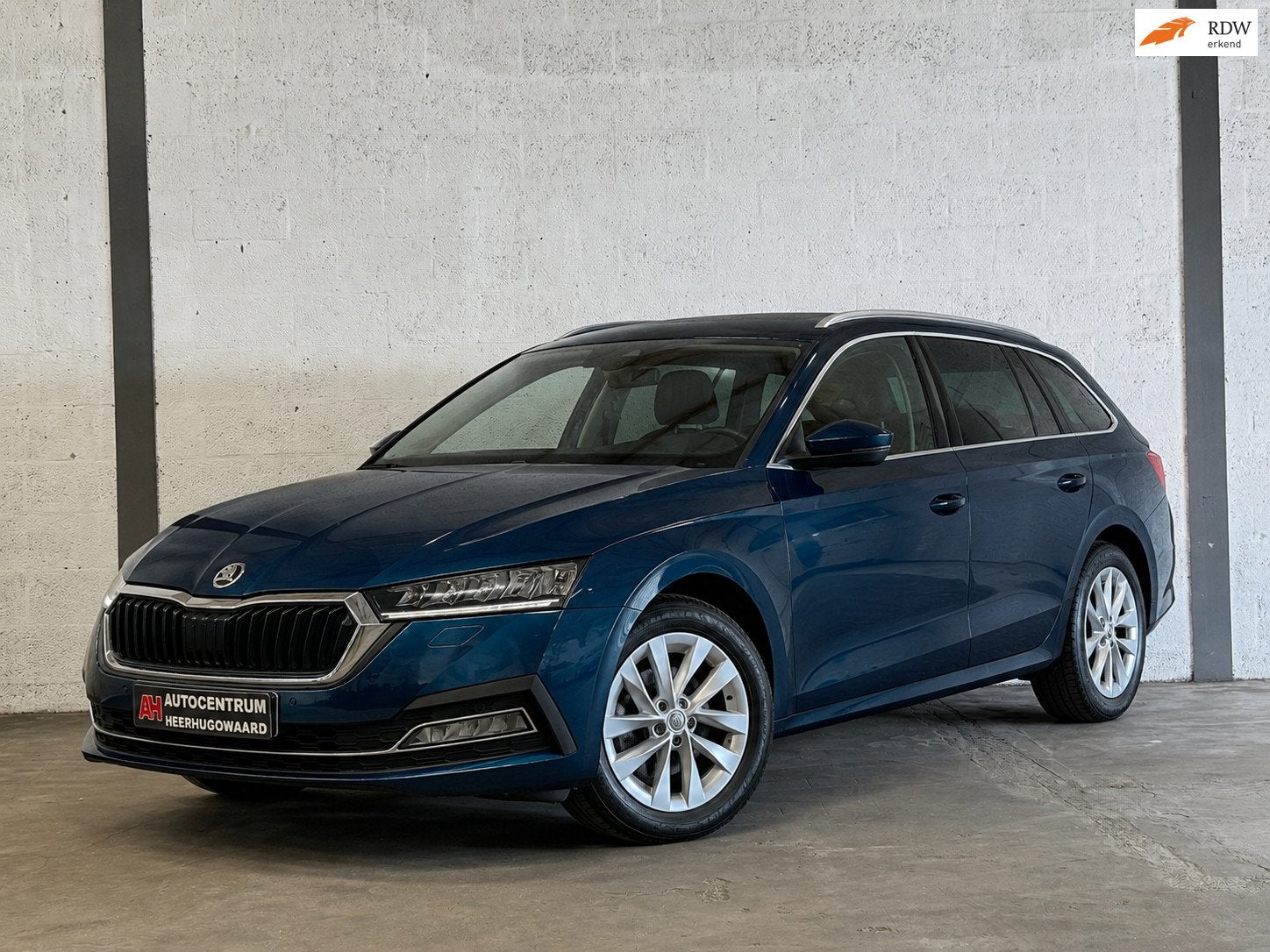 Skoda Octavia Combi 1.0 TSI Sport Business Navi|Camera|LED|C, Auto's, Skoda, Voorwielaandrijving, Stof, Zwart, Blauw