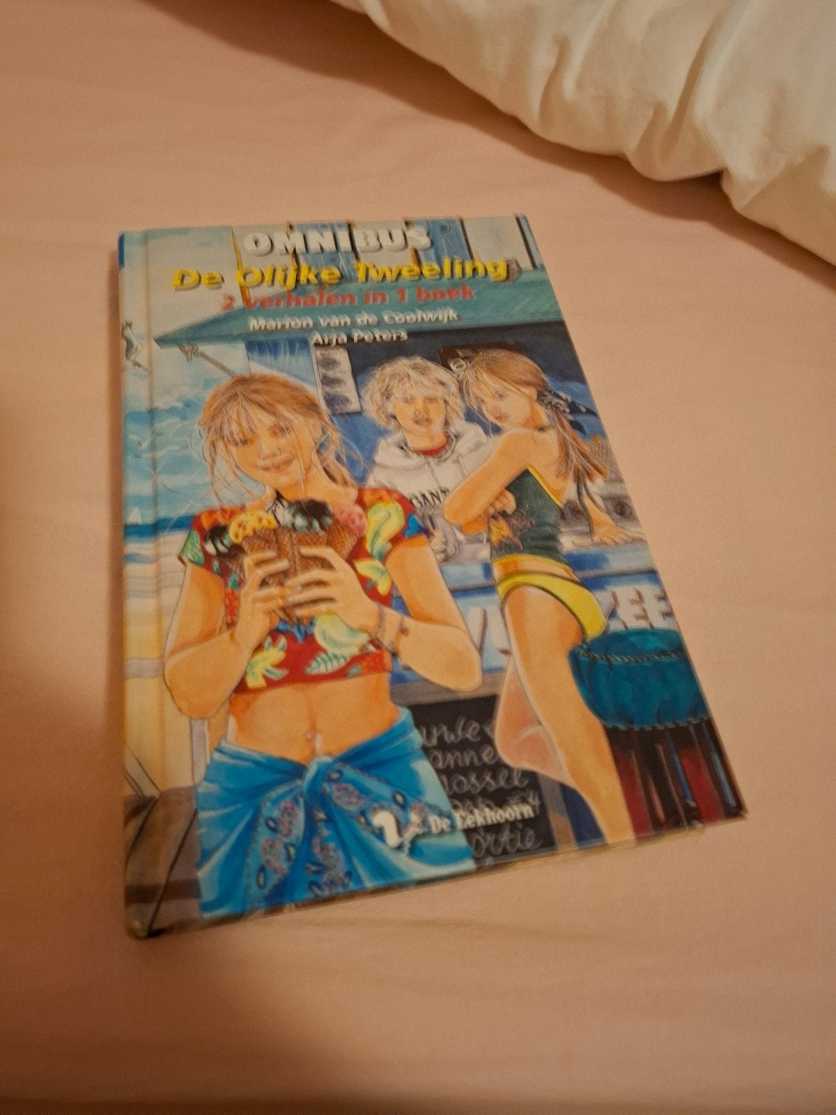 De Olijke Tweeling Omnibus - 2 verhalen in 1 boek, Ophalen of Verzenden, Gelezen, Marion van de Coolwijk, Anja Peters, Fictie