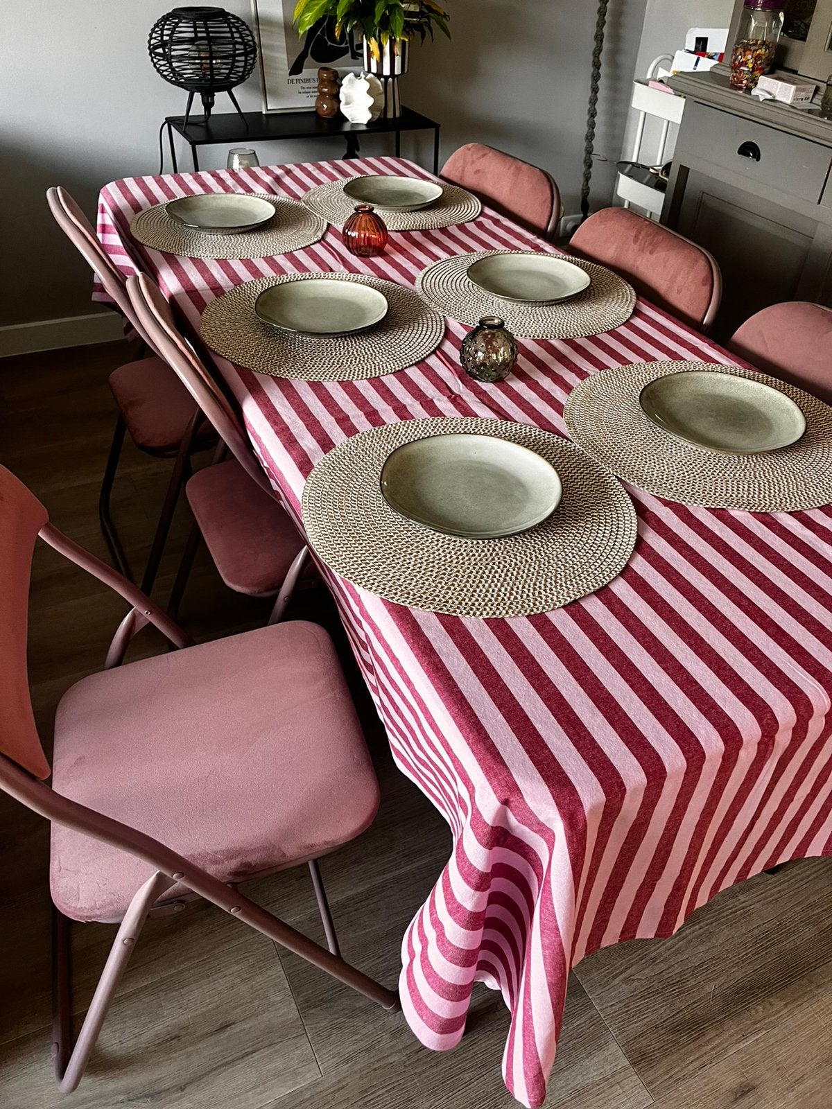 Roze klapstoelen te huur met suede stof bekleed, Ophalen, Zo goed als nieuw, Overige