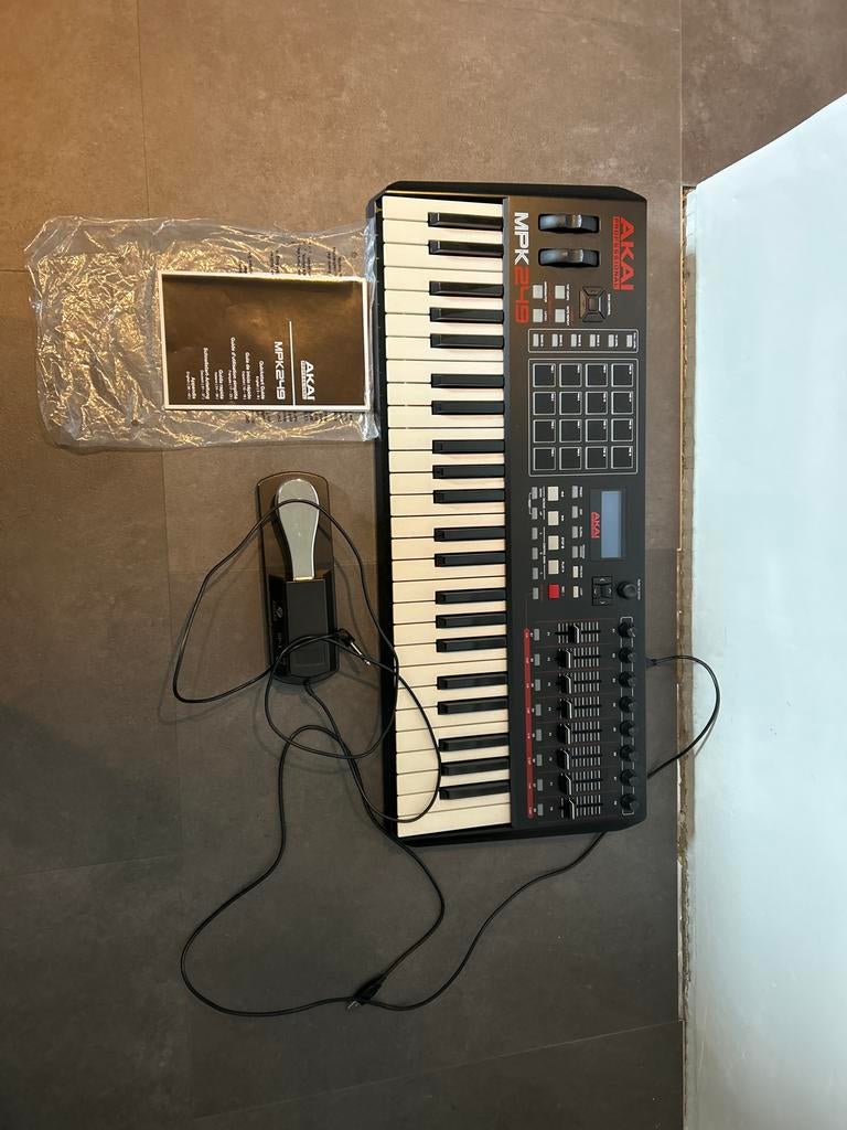 AKAI MPK249 MIDI Keyboard Controller met 49 toetsen, Muziek en Instrumenten, Synthesizers, Gebruikt, Ophalen of Verzenden, Met midi-aansluiting