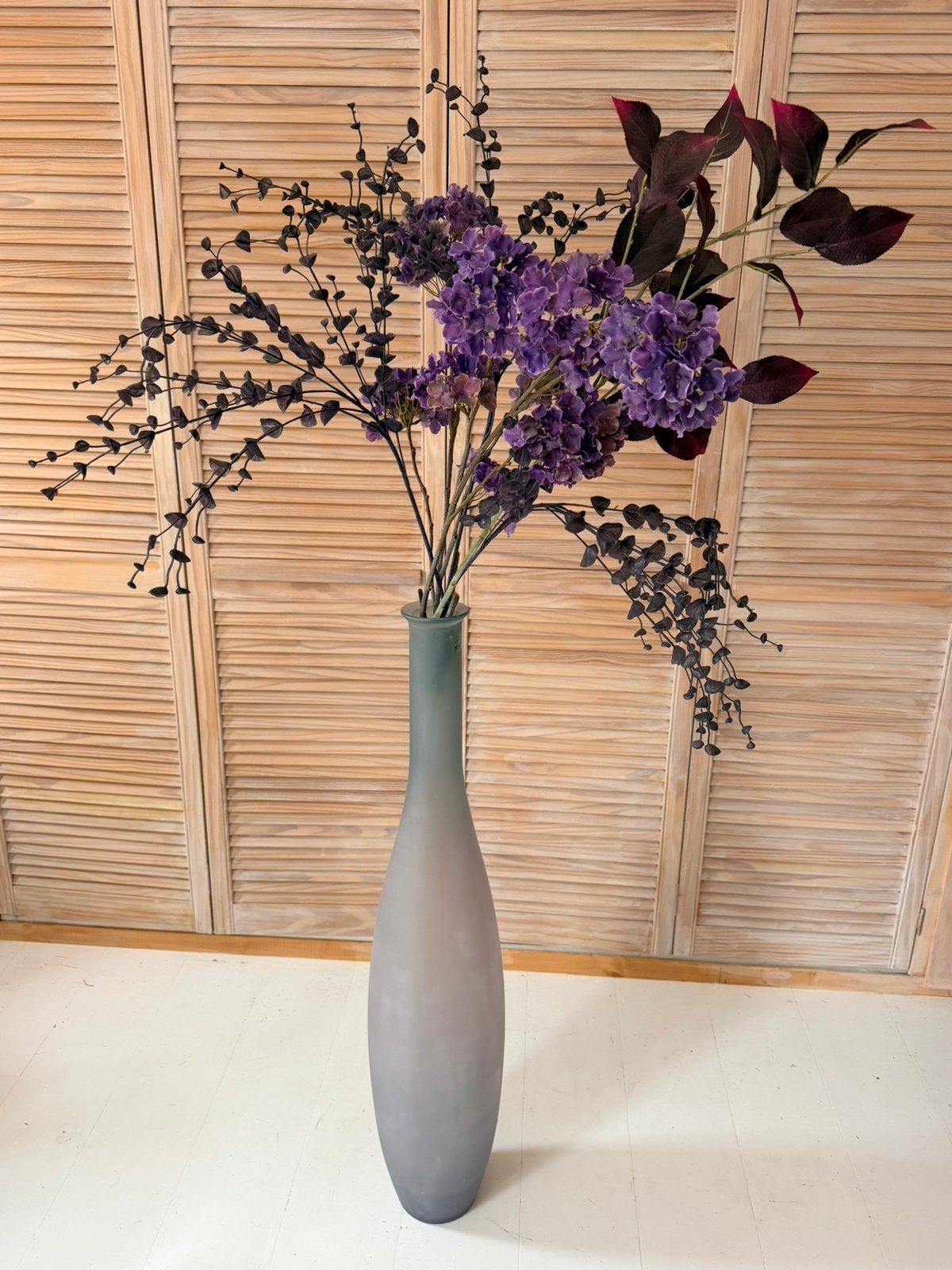 Mica Hoge vaas 1m met kunstbloemen, Huis en Inrichting, Ophalen, Kunstbloem, Inclusief kunstbloemen, Paars