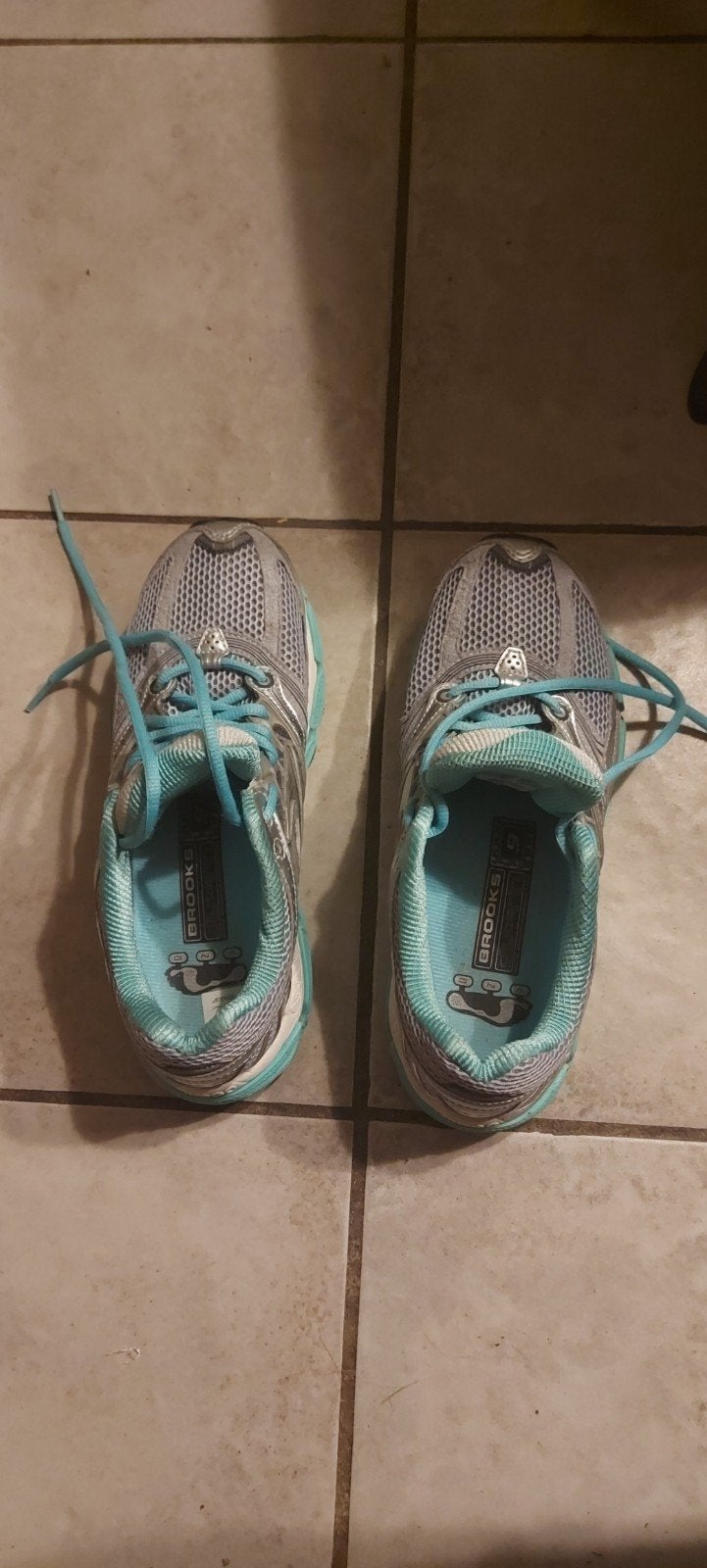Brooks dames hardloopschoenen maat 6, Sport en Fitness, Loopsport en Atletiek, Ophalen of Verzenden, Zo goed als nieuw, Hardloopschoenen