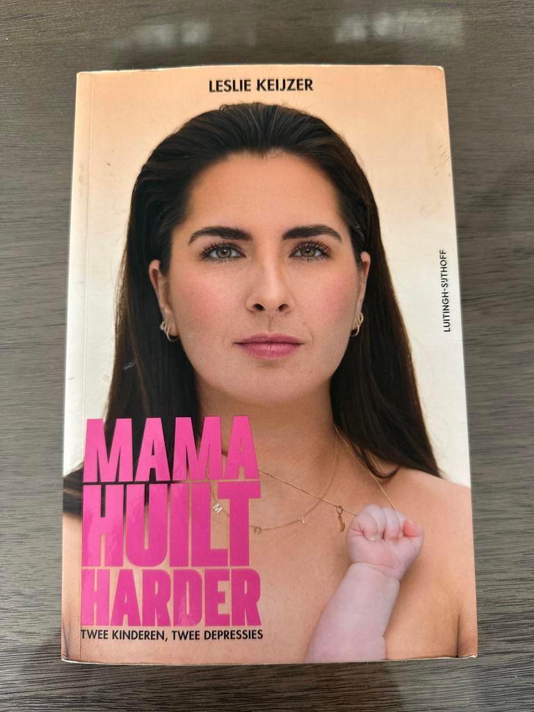 Mama Huilt Harder - Leslie Keijzer (Boek), Boeken, Ophalen of Verzenden, Gelezen, Zwangerschap en Bevalling