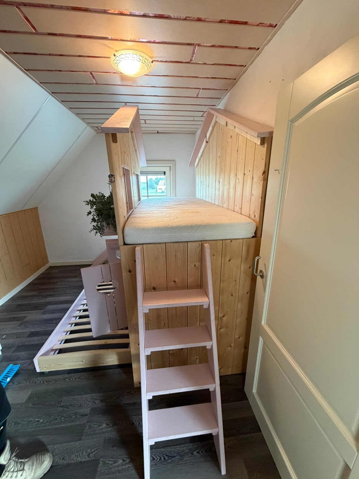 Uniek houten kinderbed / stapelbed incl. 2 matrassen, Kinderen en Baby's, Kinderkamer | Stapelbedden en Hoogslapers, Ophalen, Zo goed als nieuw