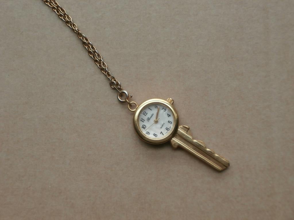 Zakhorloge met ketting Ronica horloge Quartz Japan Movt, Gebruikt, Ophalen of Verzenden, Kruis of Symbool, Goud