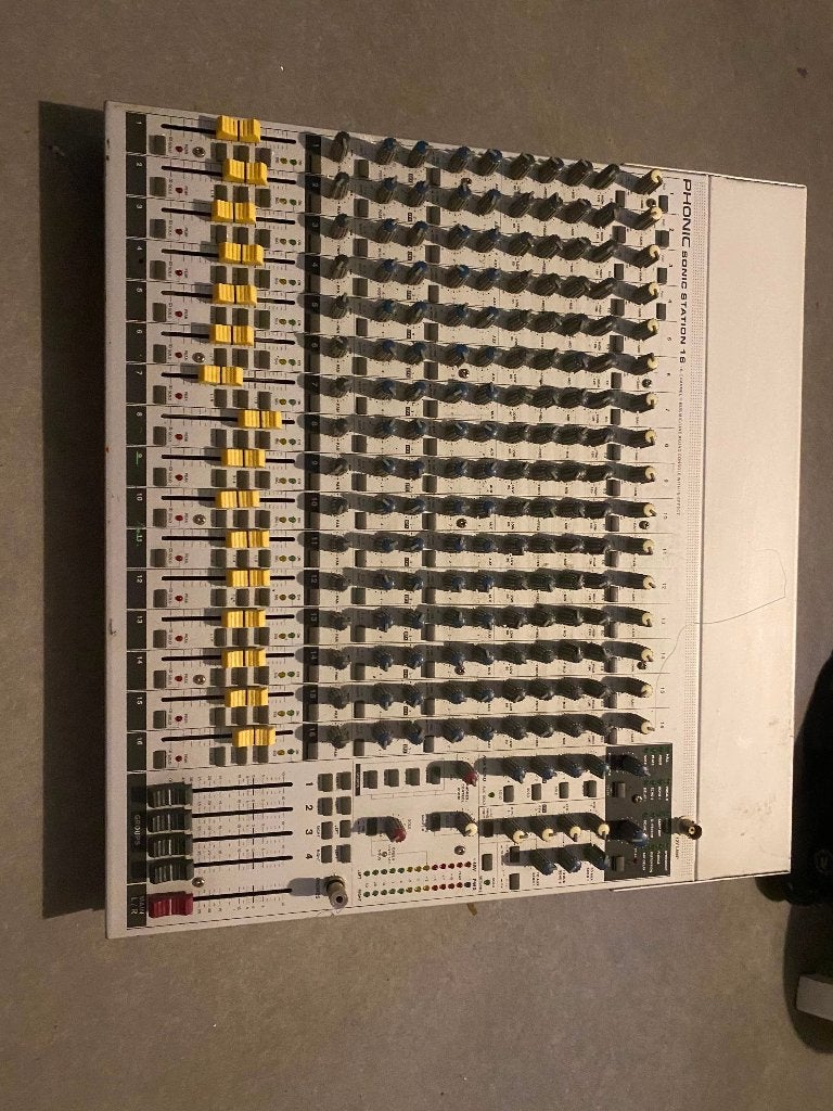 Phonic Station 16, Ophalen of Verzenden, Gebruikt, 10 tot 20 kanalen, Microfooningang
