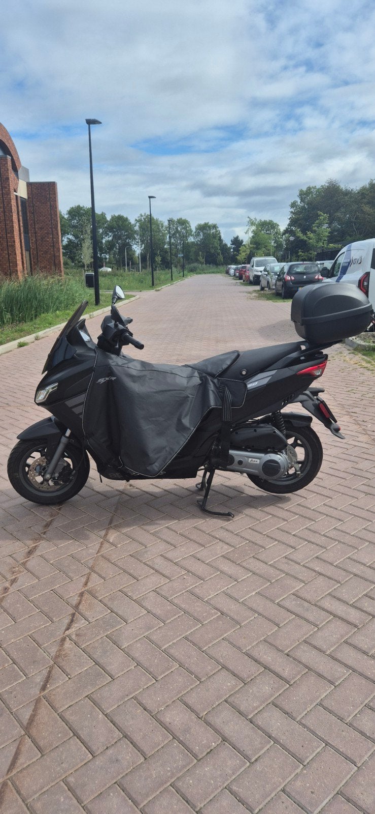 aprilia sxr 50, Maximaal 45 km/u, Zo goed als nieuw, Benzine, Ophalen