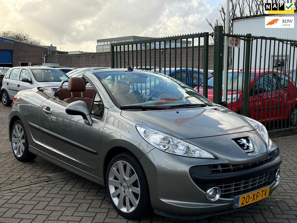 Peugeot 207 CC 1.6-16V T Féline Cabriolet leerbekeleding ai, Auto's, Peugeot, Voorwielaandrijving, 4 cilinders, 4 stoelen, Handgeschakeld
