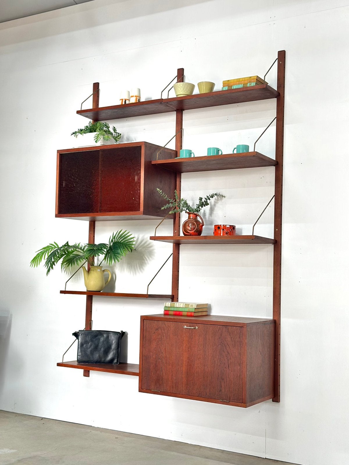 Vintage hangend wandmeubel Deens teak hout jaren 50/60/70, Ophalen, Gebruikt, Teakhout, Met deur(en)