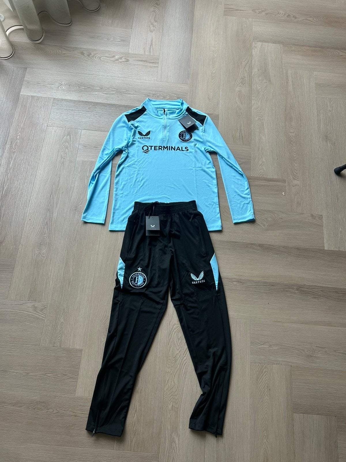 Feyenoord trainingspak kids, Maat XS of kleiner, Ophalen of Verzenden, Nieuw, Trainingspak