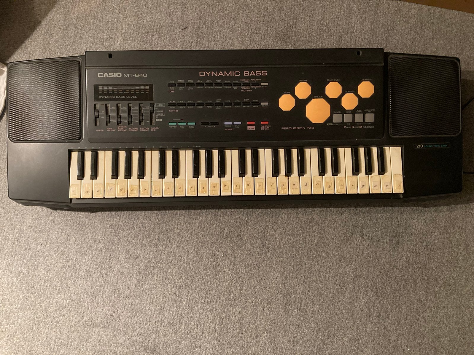 Casio MT-640 Keyboard - Vintage Synthesizer met Dynamic Bass, Muziek en Instrumenten, Ophalen, Casio, Gebruikt, Midi-aansluiting