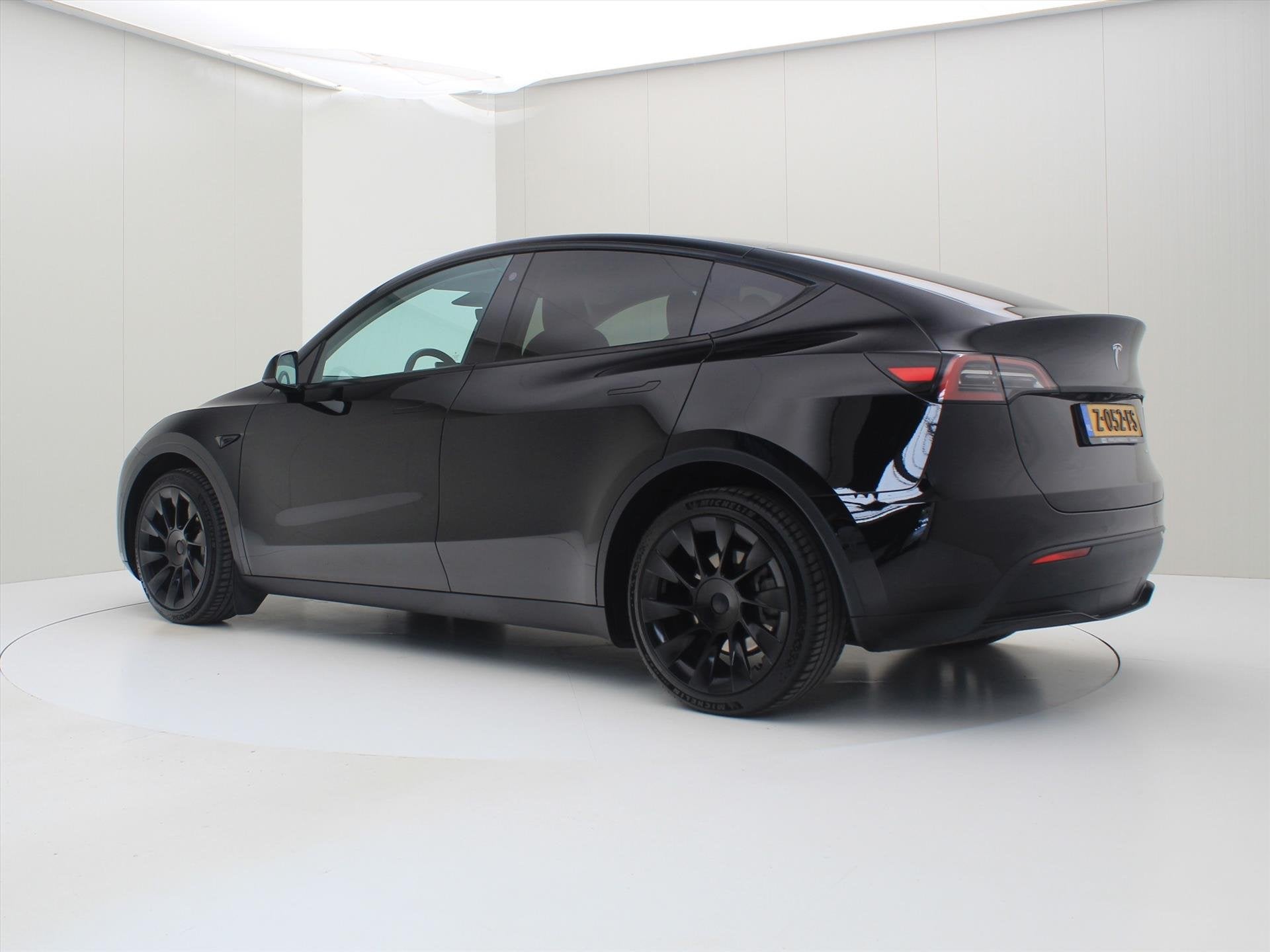 Tesla Model Y Long-Range AWD 351pk 75 kWh [ AMD RYZEN+AUTOPI, Auto's, Tesla, Automaat, Gebruikt, Zwart, 351 pk