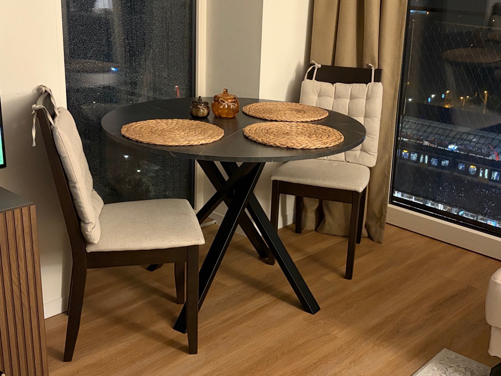IKEA MARIEDAMM eettafel met 2 NÄSINGE stoelen, Huis en Inrichting, Overige materialen, 100 tot 150 cm, Rond, Tot twee personen