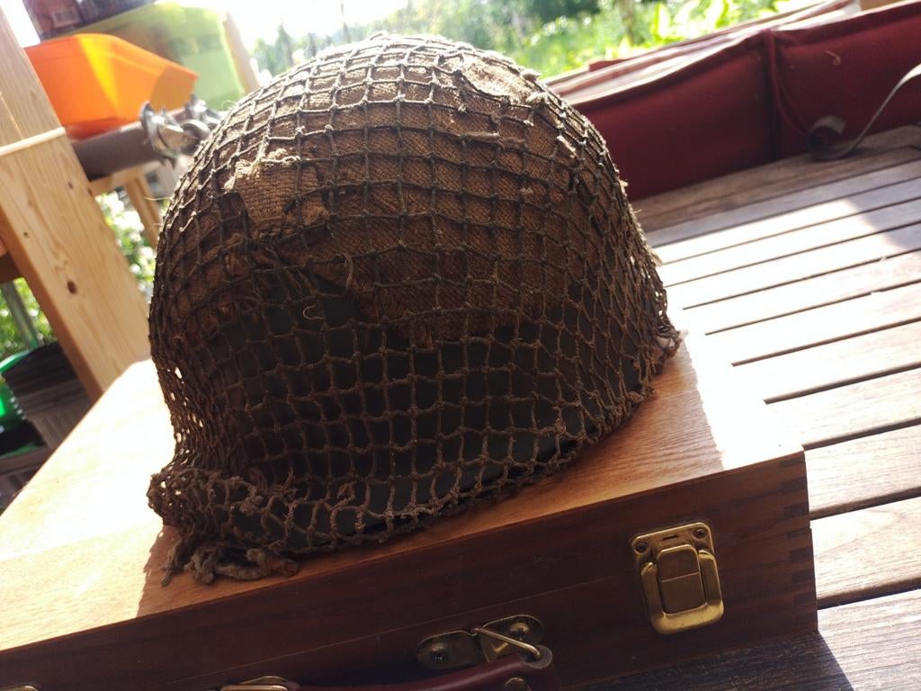 Vintage Legerhelm met camouflage en binnenhelm m53 ls58 ruil, Ophalen of Verzenden, Landmacht, Overige gebieden, Helm of Baret