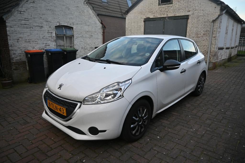 Peugeot 208 1.0 VTI 50KW/68PK 5-D 2014 Wit, Auto's, Voorwielaandrijving, Origineel Nederlands, 999 cc, 950 kg