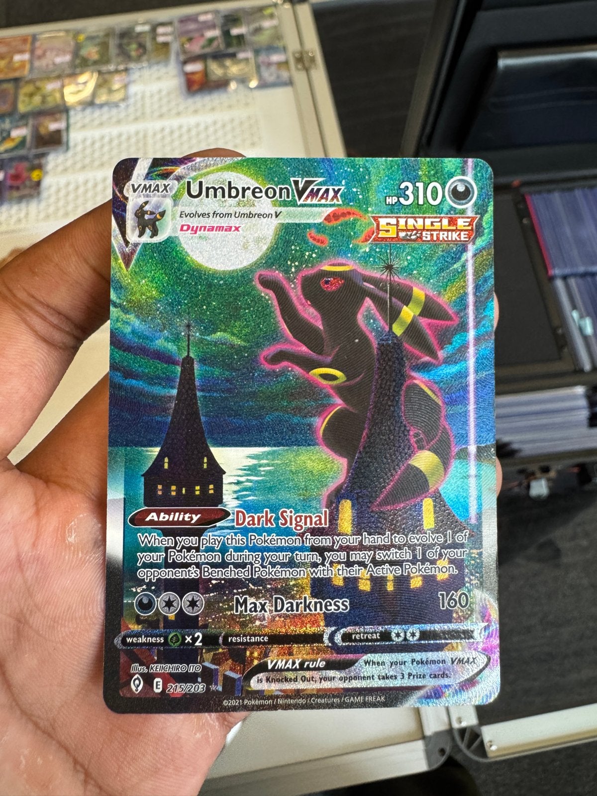 Umbreon VMAX Evolving Skies NM te koop/trade, Hobby en Vrije tijd, Ophalen of Verzenden, Zo goed als nieuw, Losse kaart, Foil